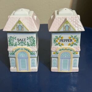 Vintage 1991 Lenox Spice Village Salt & Pepper Shaker Set EUC NO TRAY